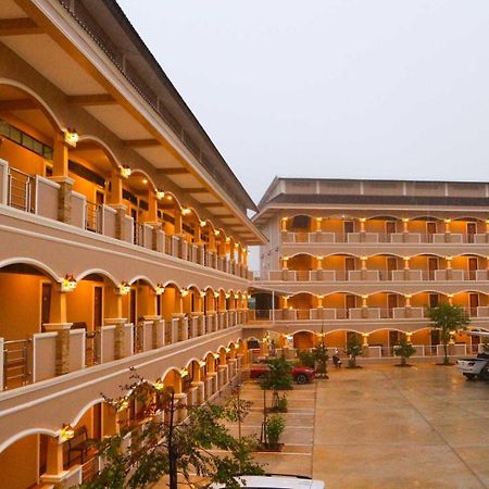 Capital O 75521 Sang Siri Apartment Samut Songkhram Eksteriør billede