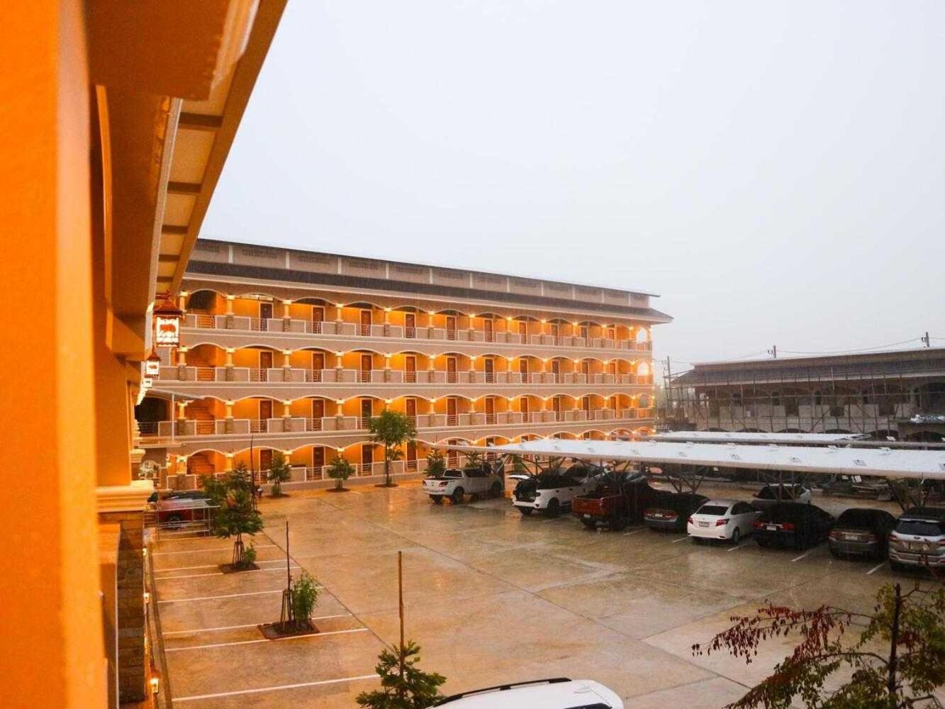 Capital O 75521 Sang Siri Apartment Samut Songkhram Eksteriør billede