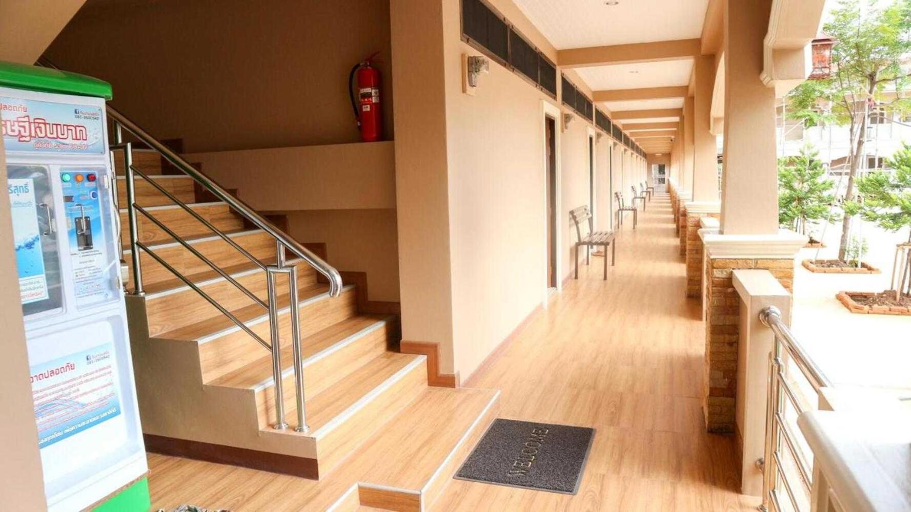 Capital O 75521 Sang Siri Apartment Samut Songkhram Eksteriør billede