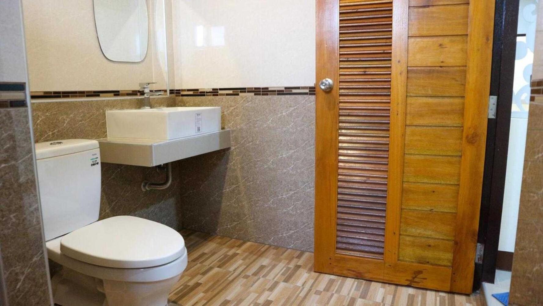 Capital O 75521 Sang Siri Apartment Samut Songkhram Eksteriør billede